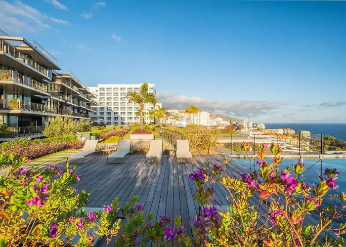 Iii - Savoy Monumentalis, By Pausa * Funchal (Madeira)